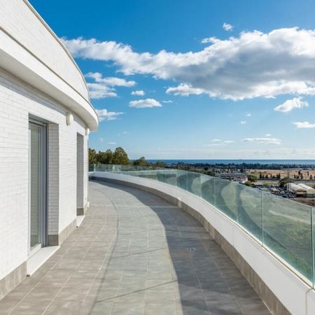 3 bedroom luxury penthouse for rent in Nueva Andalucia, Spain - Photo 3