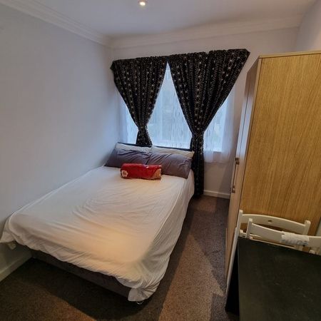 Room in a Shared House, Cross Way, NW10 - Photo 2