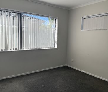 Modern on Pah Road - Photo 2