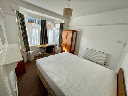 Hawthorn Road, Bournemouth, Dorset, BH9 - Photo 5