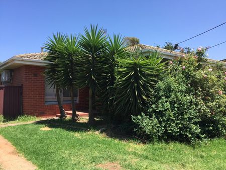 27 Ulm Street, LAVERTON - Photo 5