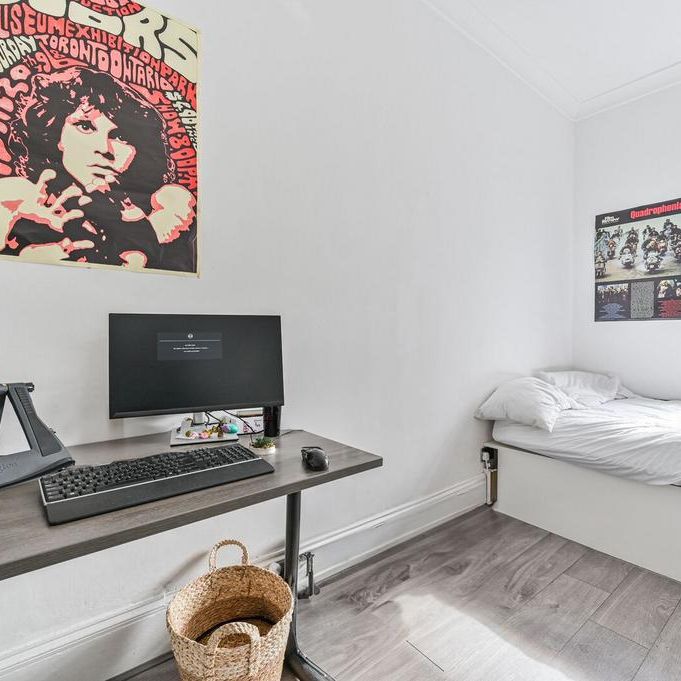 3 bedroom flat to rent - Photo 1