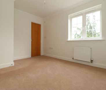4 bedroom end of terrace house to rent - Photo 4