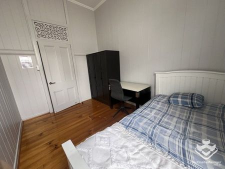 Single Room Available - Photo 5