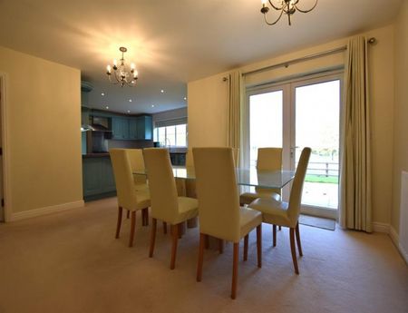 5 Bedroom Detached To Let - Photo 2