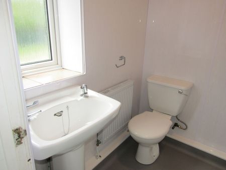 3 bed Semi-Detached - To Let - Photo 5