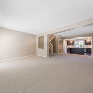 Spacious 4-Bed, 4-Bath Townhouse in Coquitlam- Pet-Friendly - Photo 2