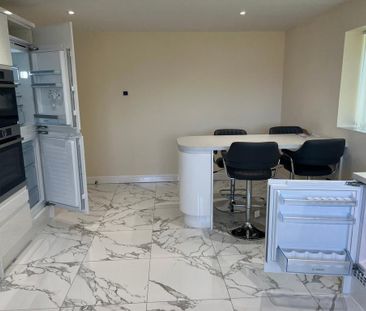 3 bedroom detached bungalow to rent - Photo 3