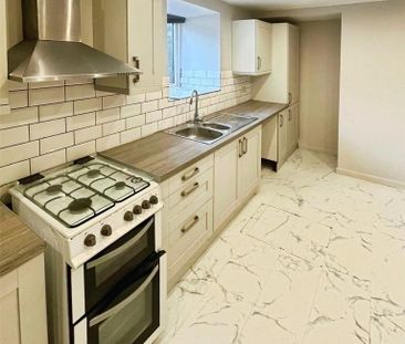 2 bedroom end of terrace house to rent - Photo 4