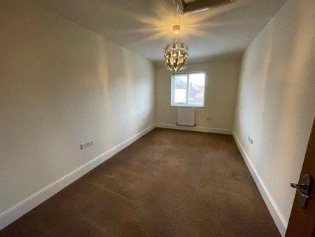 3 bedroom semi-detached house to rent - Photo 5