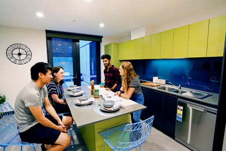 8 Bedroom Apartment - Photo 3