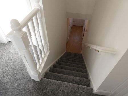 3 bedroom semi-detached house to rent - Photo 2