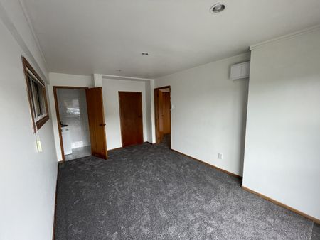 Epsom Location! - Photo 3