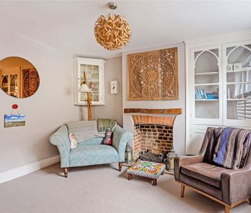 A beautifully modernised and spacious four bedroom detached house s... - Photo 3