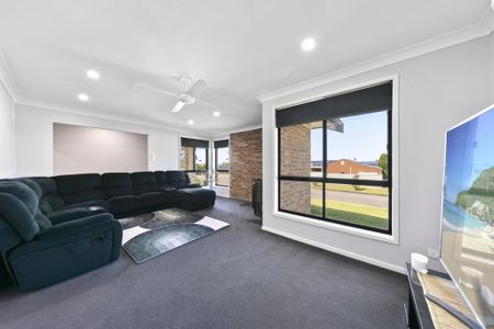 Stylish renovated retreat - Photo 2