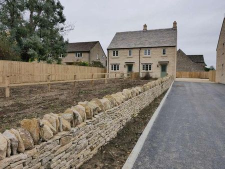 Coronation Road, Fairford, GL7 - Photo 2