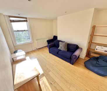 Flat 3, 98 Pennsylvania Road - Photo 1