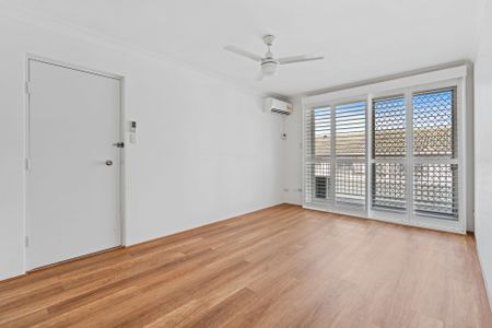 Stylish Urban Unit in Annerley - Photo 3