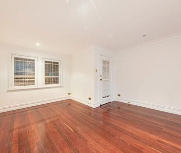 Victorian Classic - Photo 1