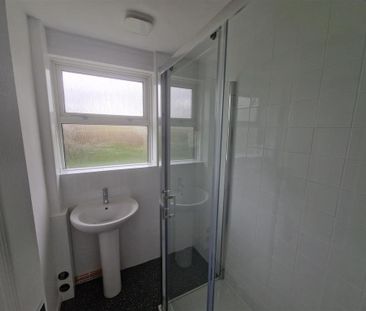 3 bedroom detached bungalow to rent - Photo 6