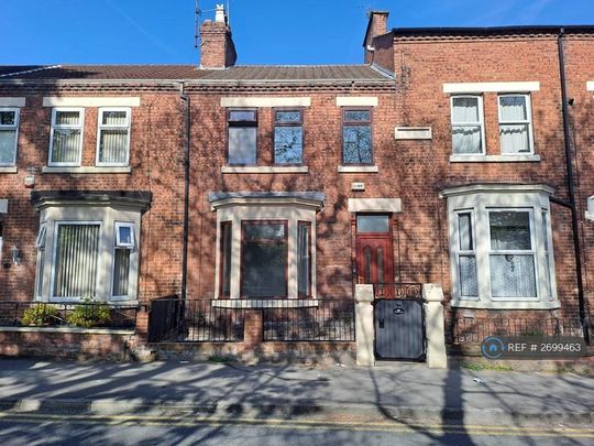 1 bedroom in a house share to rent - Photo 1