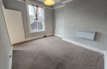 Flat 3, 26 Ramshill Road, Scarborough - Photo 3