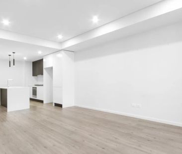 Rear Facing Modern 2 Bedroom Apartment - Photo 5