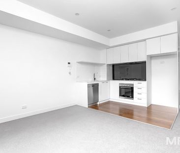 Modern urban retreat in vibrant Brunswick West - Photo 1