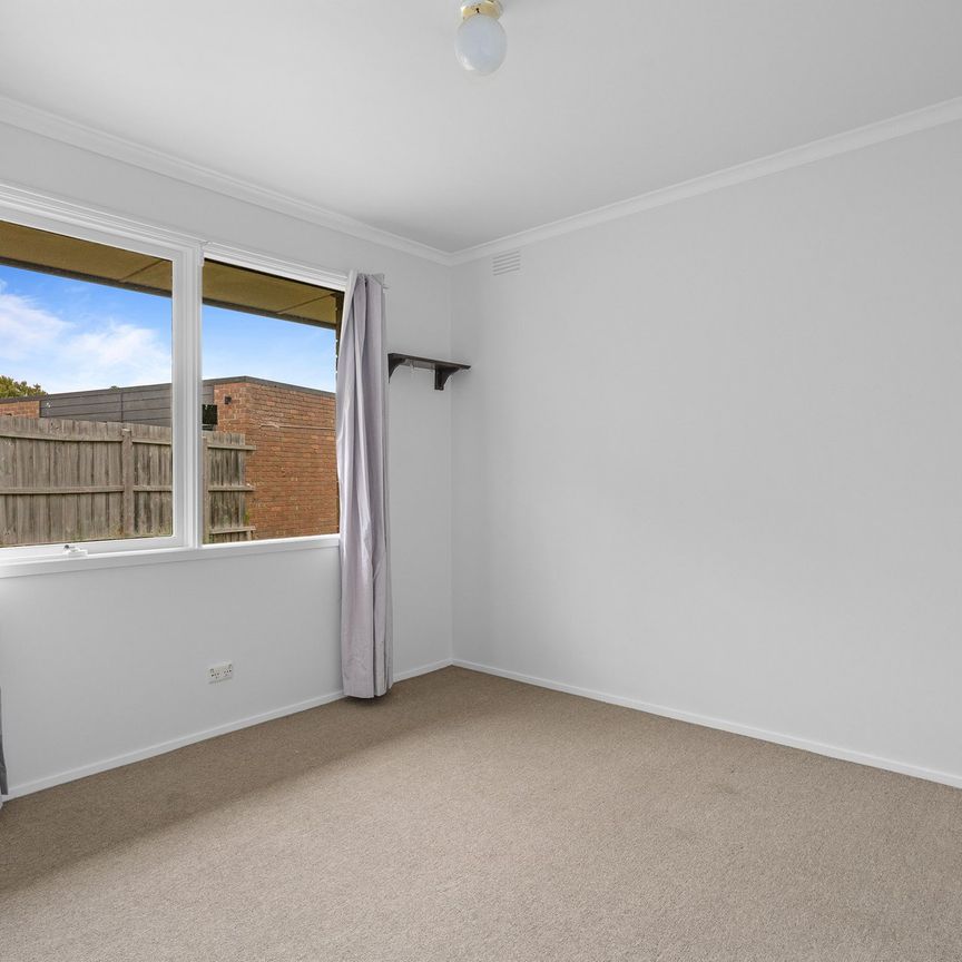 Spacious 3-Bedroom Unit in Prime Location - Photo 1