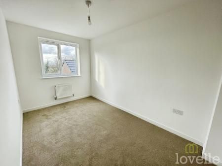 3 bedroom Detached house To Let - Photo 2