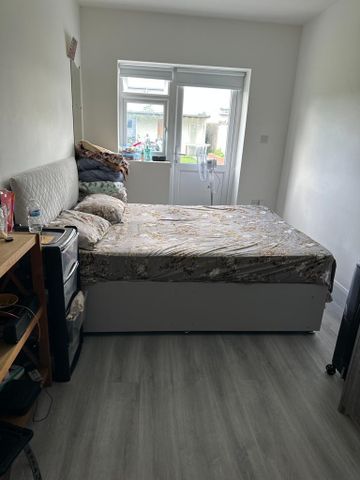 3 bedroom block of apartments to rent - Photo 4