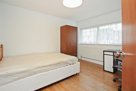4 bedroom semi-detached house to rent - Photo 2