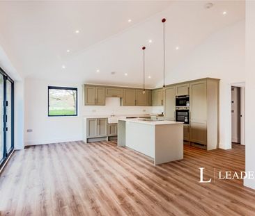 2 bedroom bungalow to rent Charlwood Road, Horley, Surrey, RH6 - Photo 4