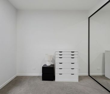 Bright Modern 3-Bed Home with Study - Photo 6