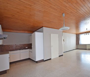 GELIJKVLOERS APPARTEMENT MET 2 SLAAPKAMERS - Photo 1