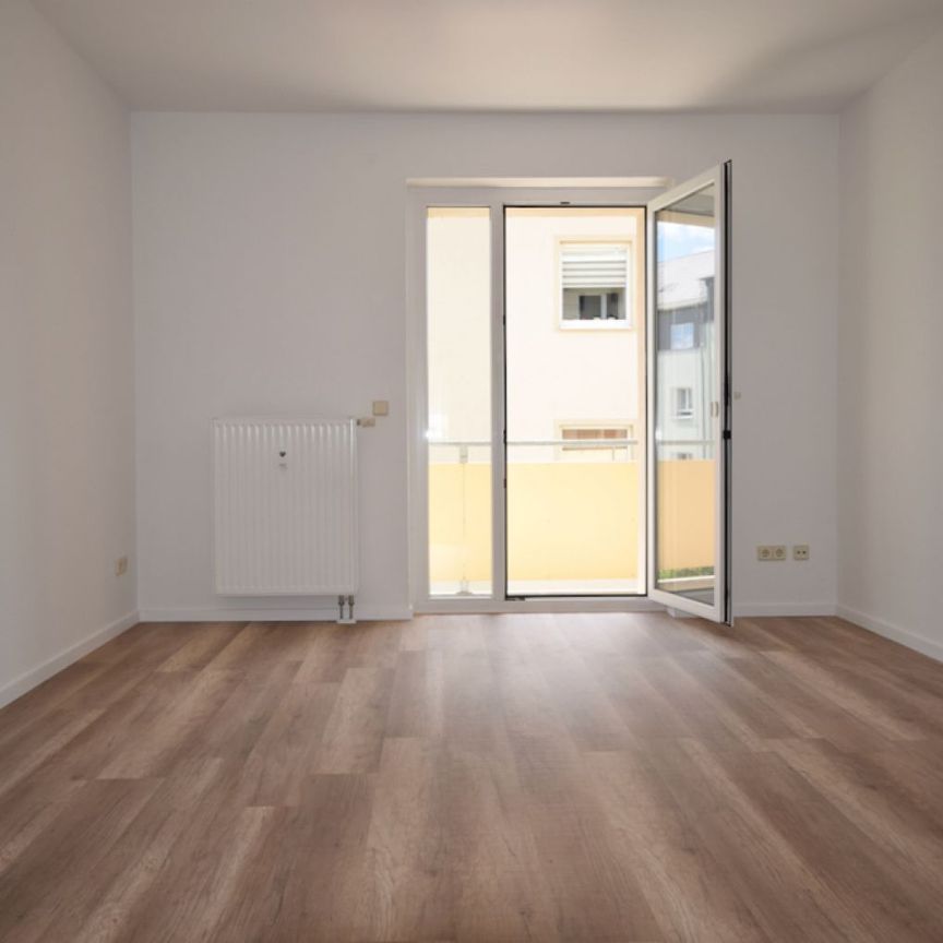 Laminat • Balkon mit Sonne • 2-Raum • Tageslichtbad mit Wanne • ruhige Lage • jetzt Termin machen! - Photo 1