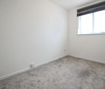 2 bedroom end of terrace house to rent - Photo 4
