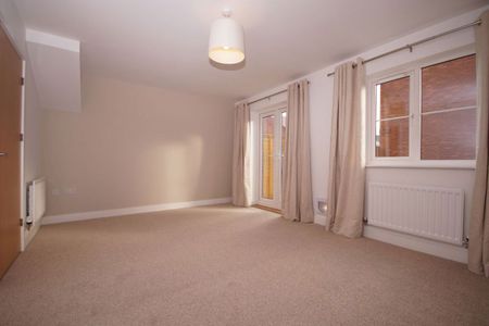 A 3 Bedroom House in Hatherley GL51 6GJ - Photo 3