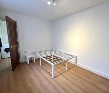 Court Road, Grangetown, CARDIFF - Photo 4