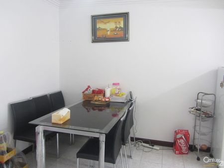 Renovated Townhouse - Photo 4