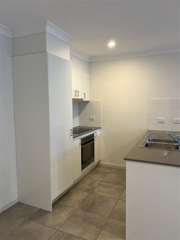 1 Hillsborough Place Pimpama - Photo 3