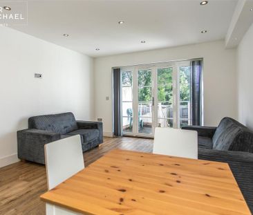 4 bedroom end of terrace house to rent - Photo 6