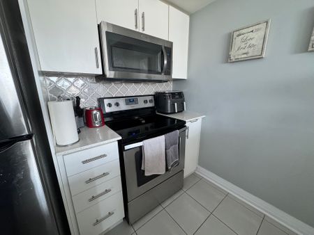 For Lease - 10 Concord Place Unit# 404, Grimsby, Ontario - Photo 4