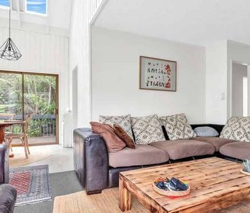 RARE!! – 3 Bedroom Home + Office in Quiet Birkenhead Neighbourhood!! - Photo 1