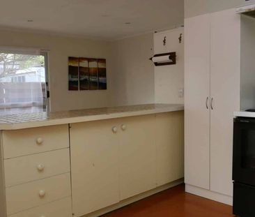 Cute Two Bedroom Cottage in Paraparaumu - Photo 3