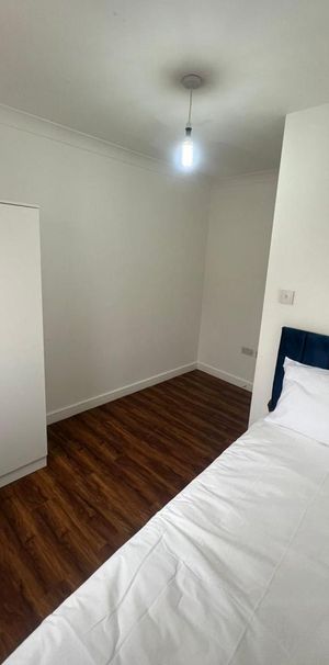 1 bedroom in a house share to rent - Photo 1