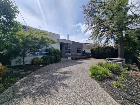 Room Accommodation- All Bills Included* - Photo 4