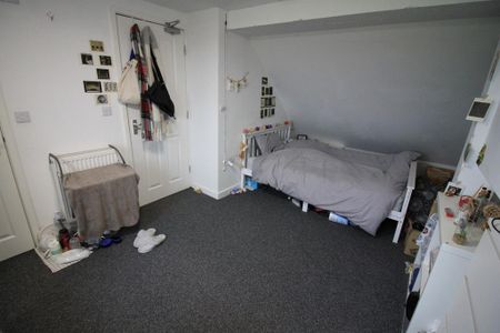 6 bedroom terraced house to rent - Photo 4