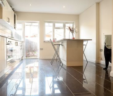Room in a Shared House, Plaistow, E13 - Photo 3