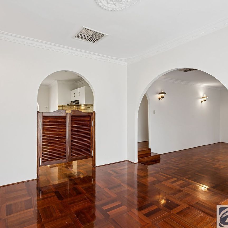 COSY COTTAGE CHARM IN PRIME PARKSIDE POSITION - Photo 1